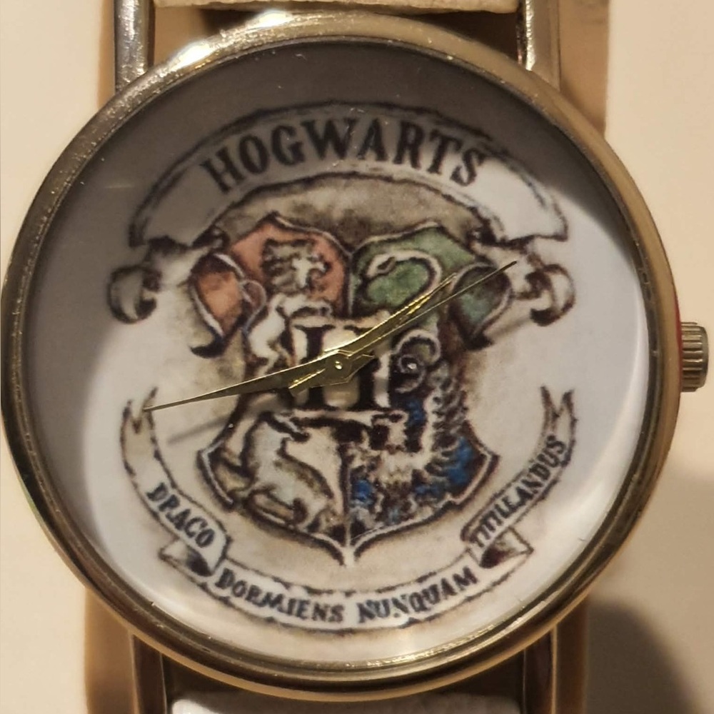 🦋10/$20🦋 Harry Potter Hogwarts Goldtone/White Leather Unisex Watch